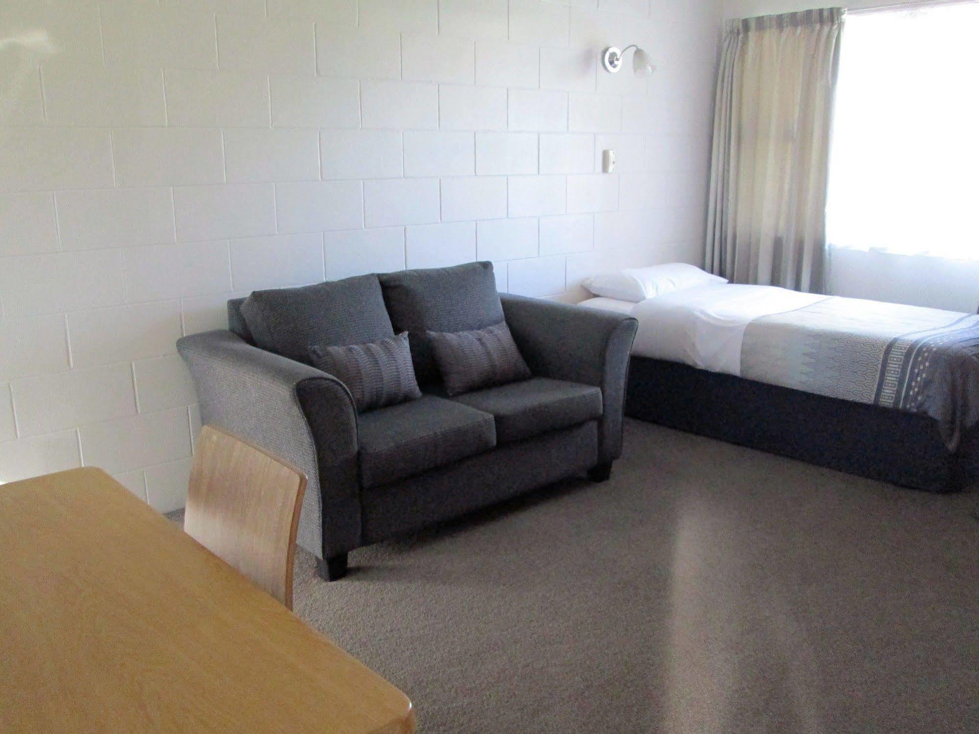 Colonial Motel Papakura Exterior photo