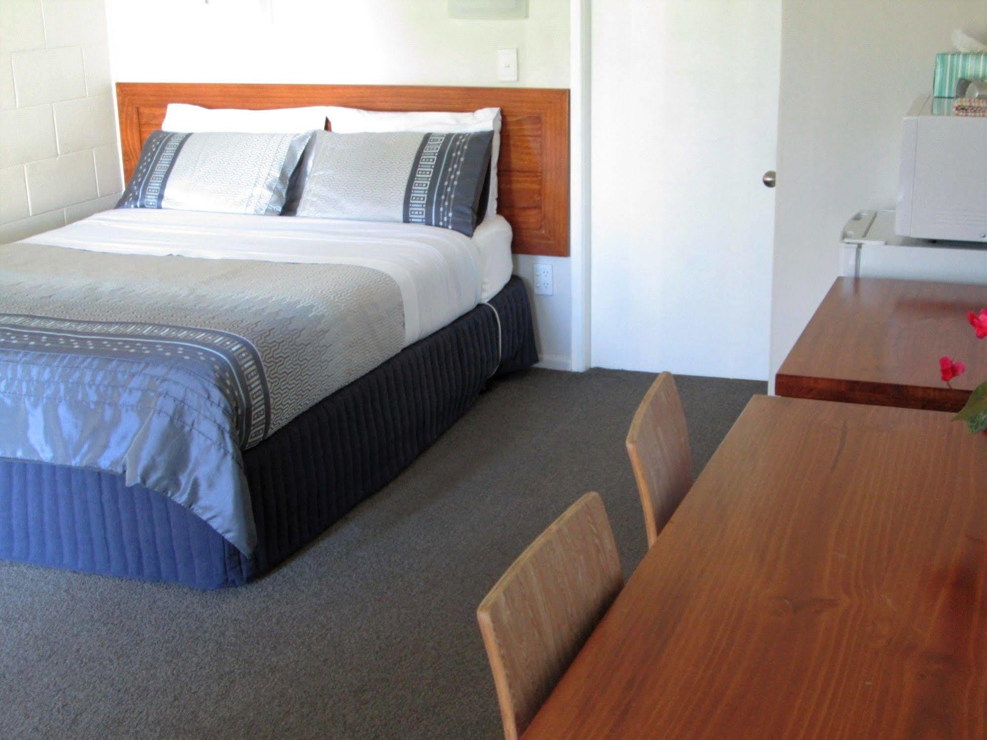 Colonial Motel Papakura Exterior photo