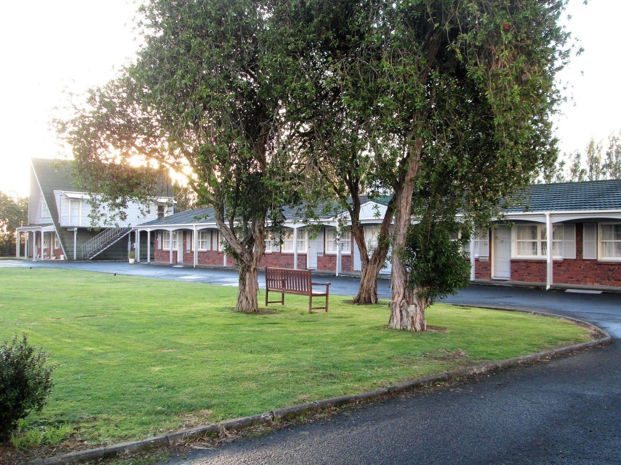 Colonial Motel Papakura Exterior photo